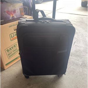 Briggs & Riley carry on 4 wheeler